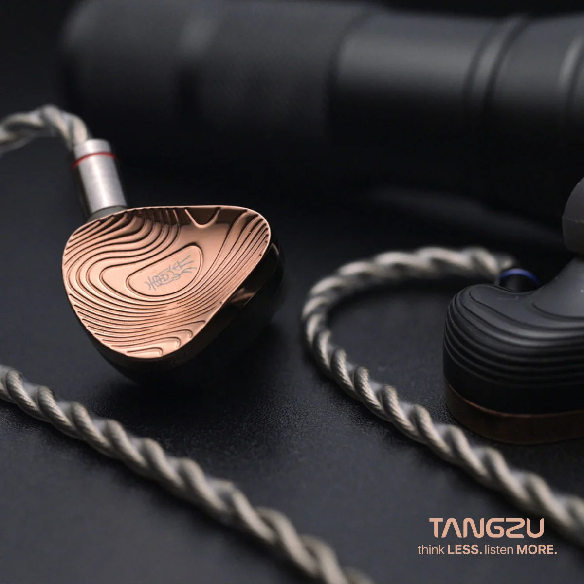 TANGZU XuanWu Gate IEM – 1DD+4BA+2EST Hybrid HiFi Earphones