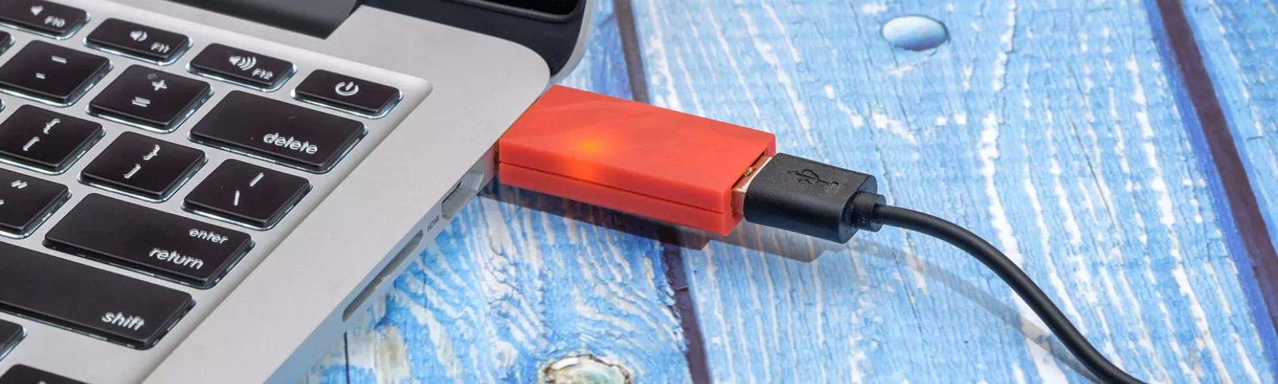 iFi iDefender+ USB Power Isolator – Ground Loop Noise Reduction, HiFi Audio, High-Speed USB 3.0