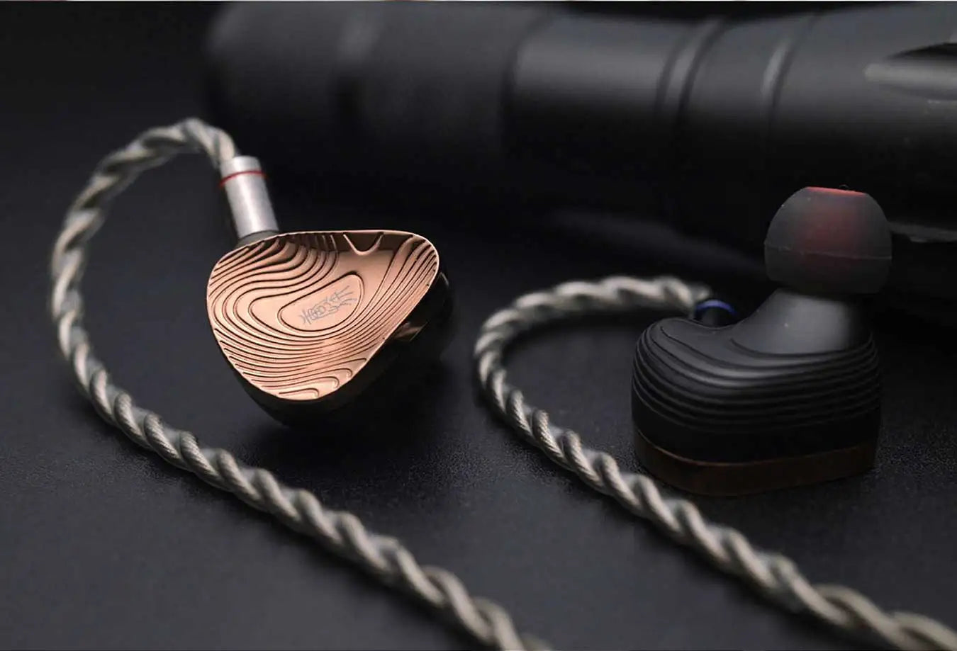 TANGZU XuanWu Gate IEM – 1DD+4BA+2EST Hybrid HiFi Earphones
