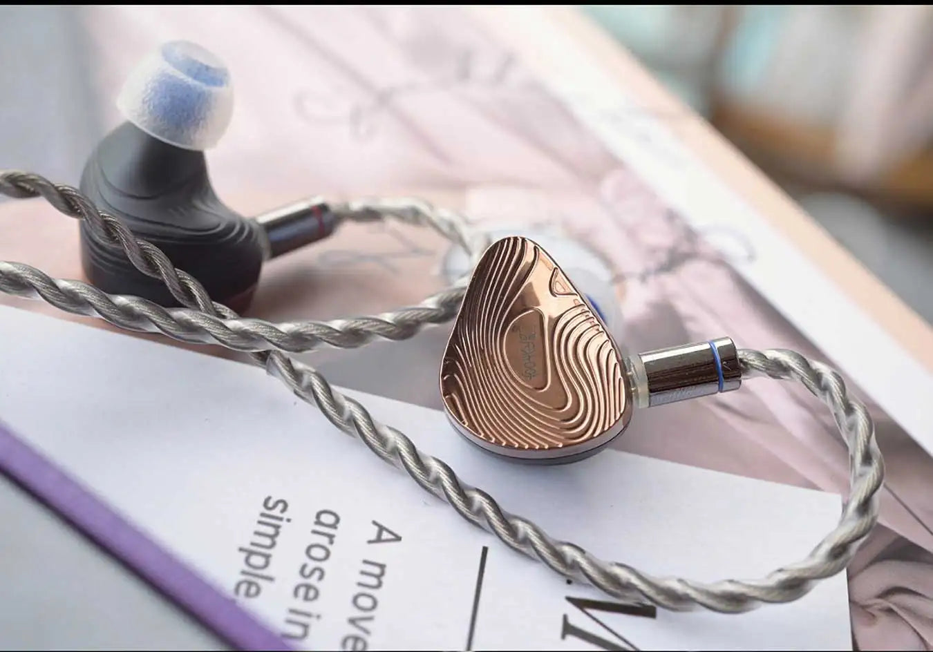 TANGZU XuanWu Gate IEM – 1DD+4BA+2EST Hybrid HiFi Earphones